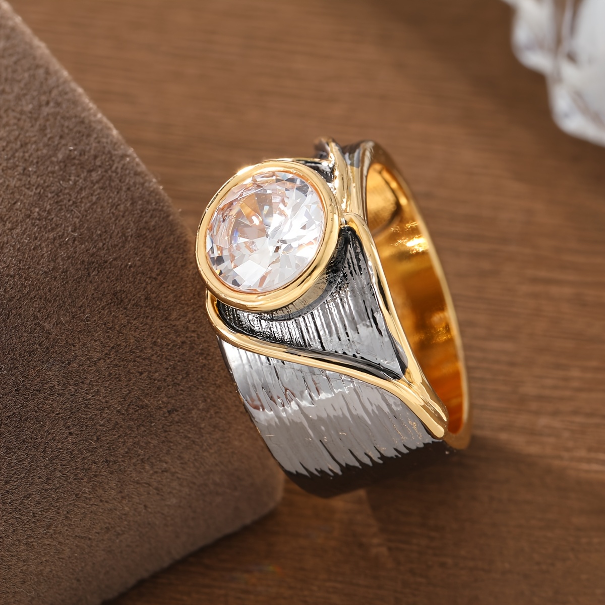 Women's Retro Wrapped Line Hammer Texture Curve Band Ring